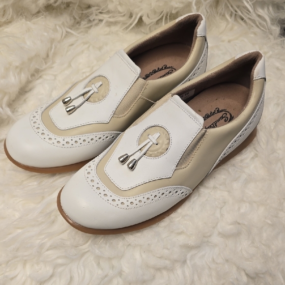 COCLICO Shoes - COCLICO Women's Cream and Tan Loafers